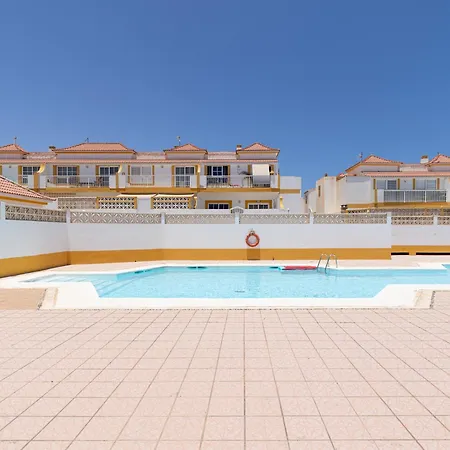 Apto Con Piscina En La Zona De Castillo Apartman *